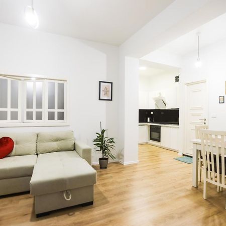 At Bazaar Central Apartment Тирана Экстерьер фото